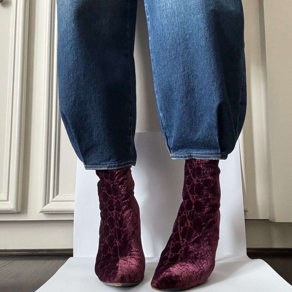 Gucci Purple Velvet Ankle Boots.
I wear a 8.5/9. These are just a tiny bit big. - Picture 6 of 7
